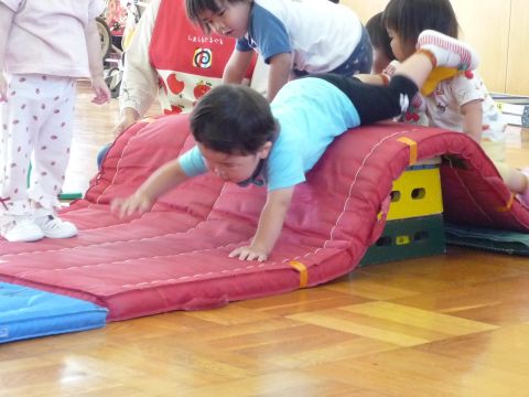 6月リス１マット遊び