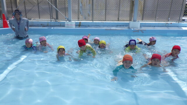 うさぎプールあそび うさぎプールあそび