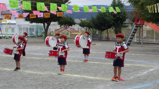 ぞう組運動会マーチングをしているところ