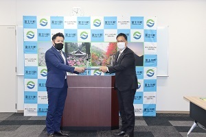 「非常用発電機 10台」