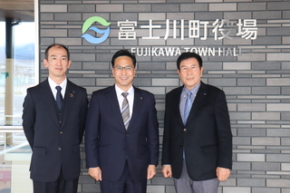 日本航空学園理事長と 日本航空学園理事長と