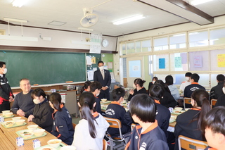 地産地消給食試食会