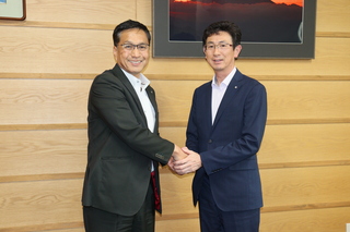松川村村長来庁