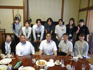 R8採用職員との昼食会