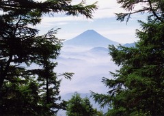 櫛形山から見える富士山