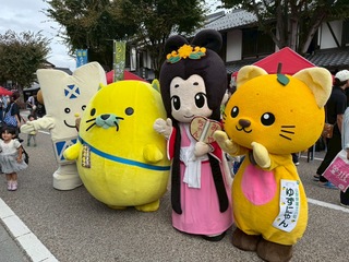 めぐる、おのみちにゃモン、みーやちゃん、ゆずにゃん