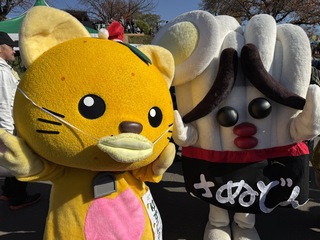 かっぱに扮したゆずにゃんとさぬどん かっぱに扮したゆずにゃんとさぬどん