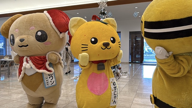 三人でわちゃわちゃしている様子2