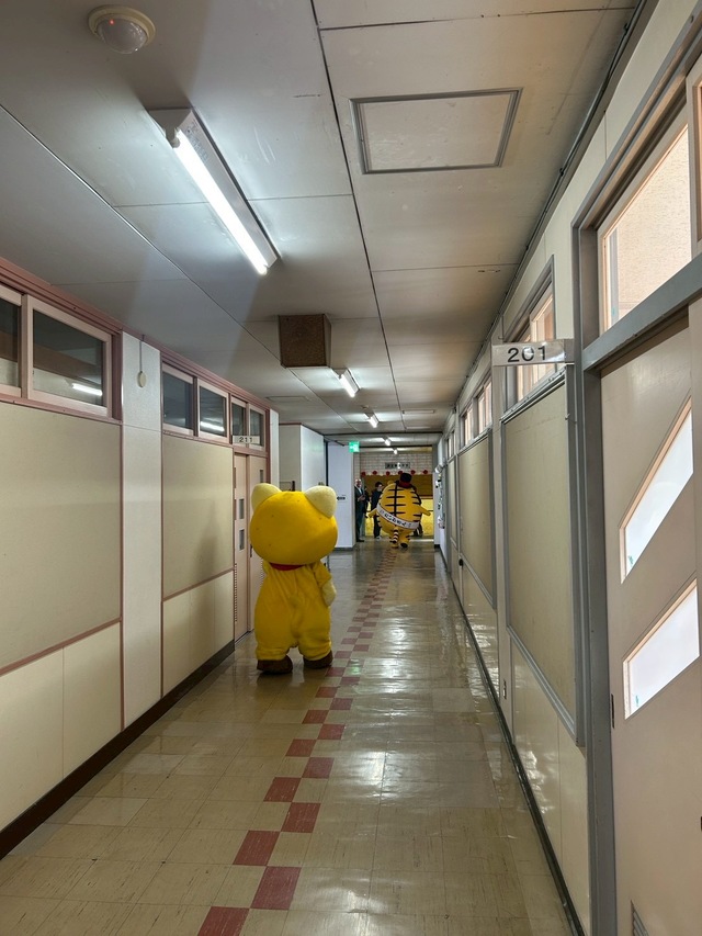 対決前の入場の様子 対決前の入場の様子