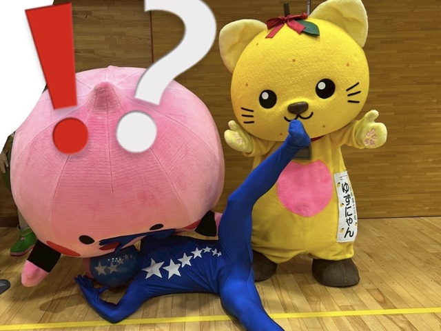 ピーチくんにアース・スターマンがつぶされているところ ピーチくんにアース・スターマンがつぶされているところ