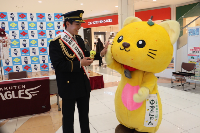 中込選手とハイタッチタイム