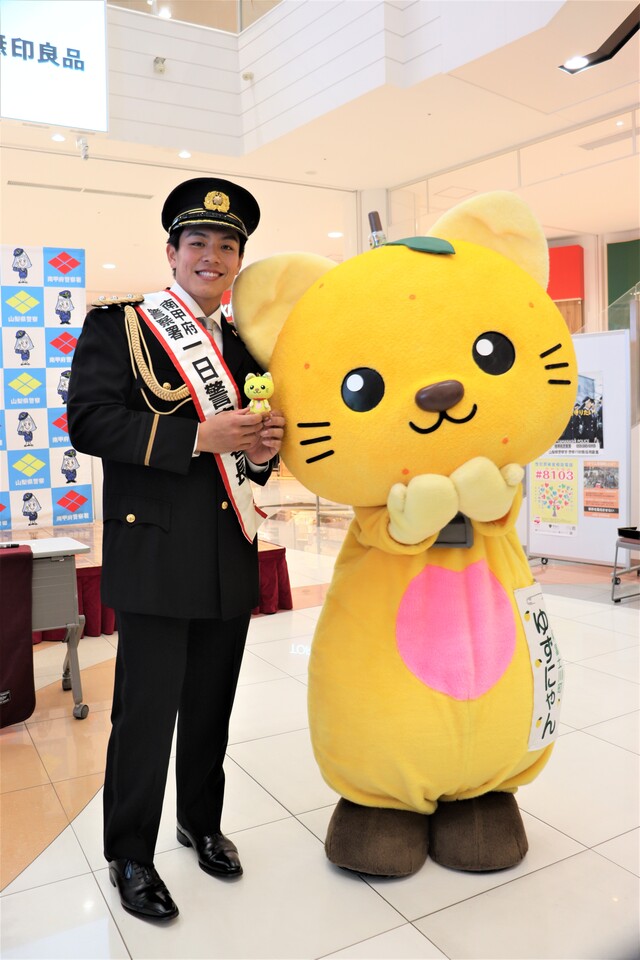 中込選手とちっちゃいゆずにゃんとゆずにゃん