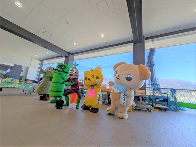 ゆずにゃんと仲良しのお友達と記念撮影